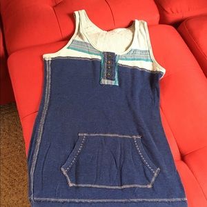 Bundle of 2 sleeveless shirts! 👚